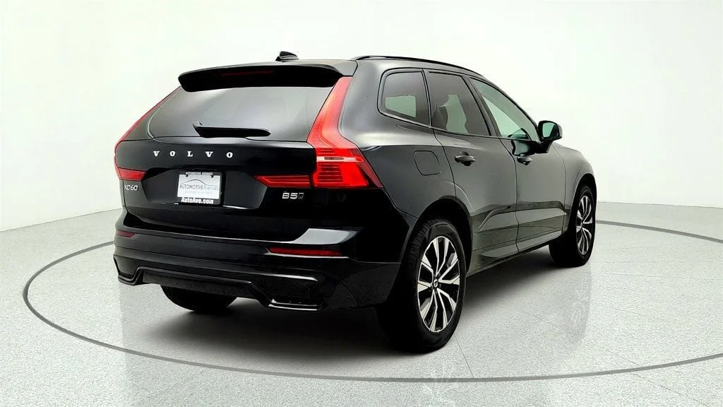 Used 2024 Onyx Black Metallic Volvo B5 AWD Core Dark Theme w/ Climate Package & 19