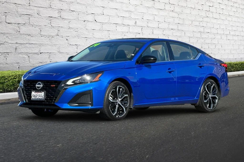 2025 Nissan Altima SR - Photo 8