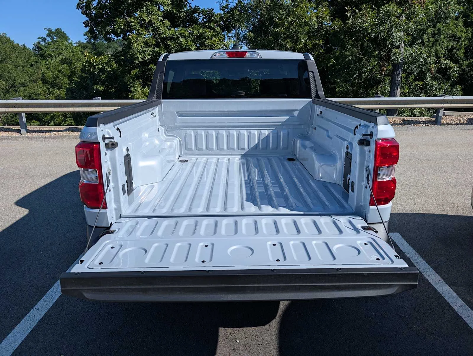 New 2026 Space White Metallic Ford XLT image 6