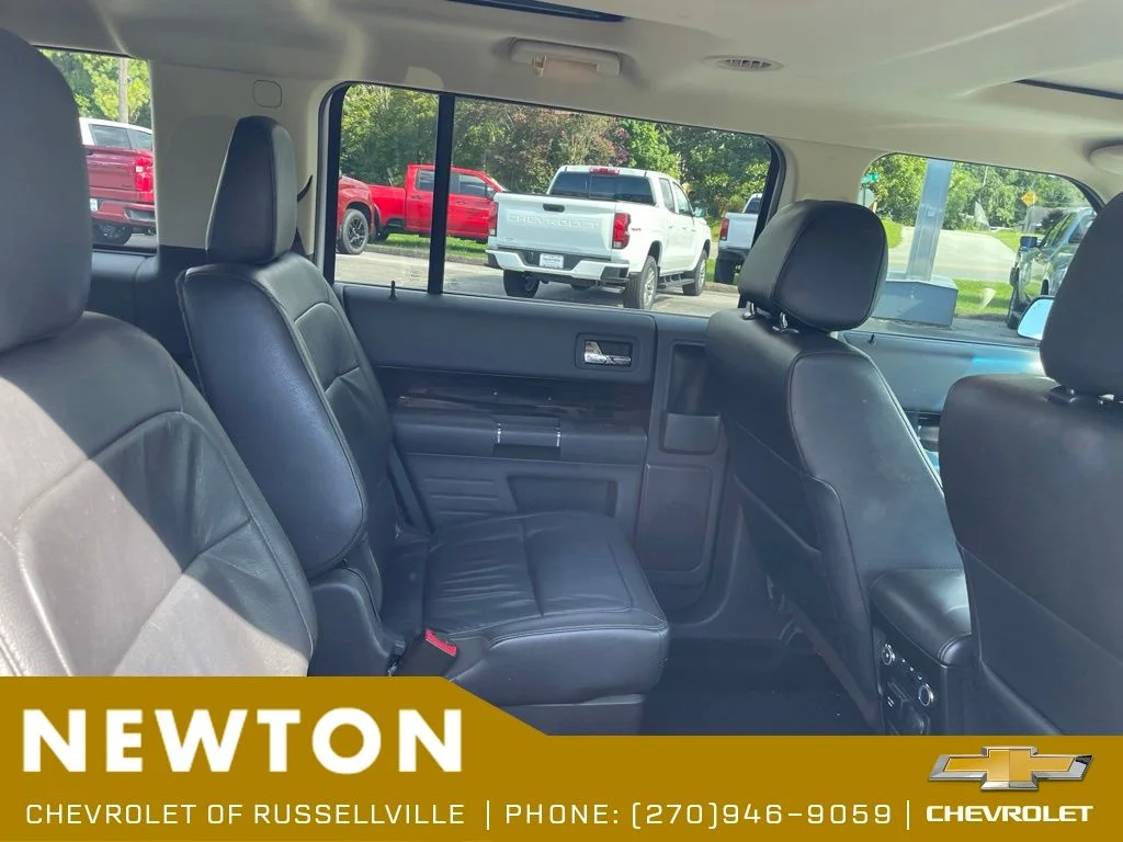 Used 2018 White Platinum Clearcoat Metallic Ford SEL image 9