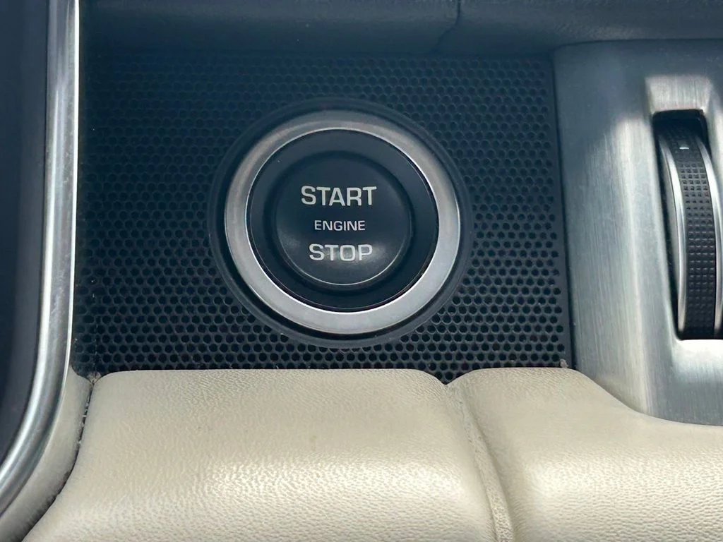 Used 2020 Santorini Black Land Rover HSE image 40