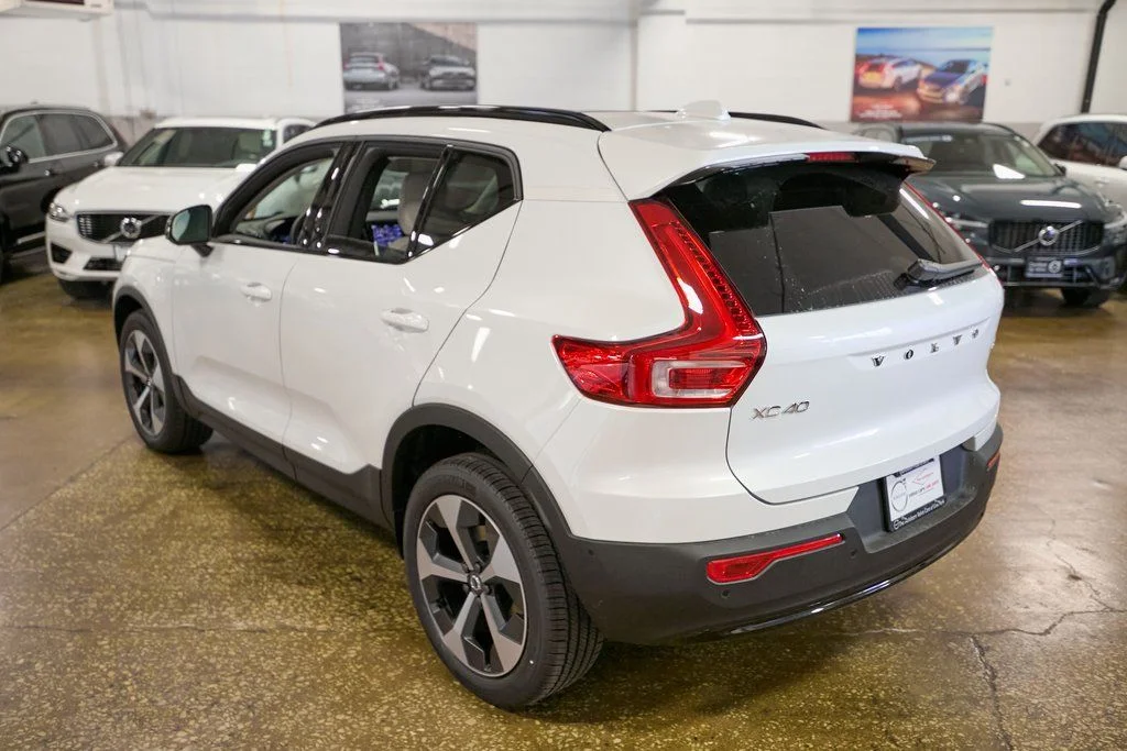 2026 Volvo XC40 Plus - Photo 7