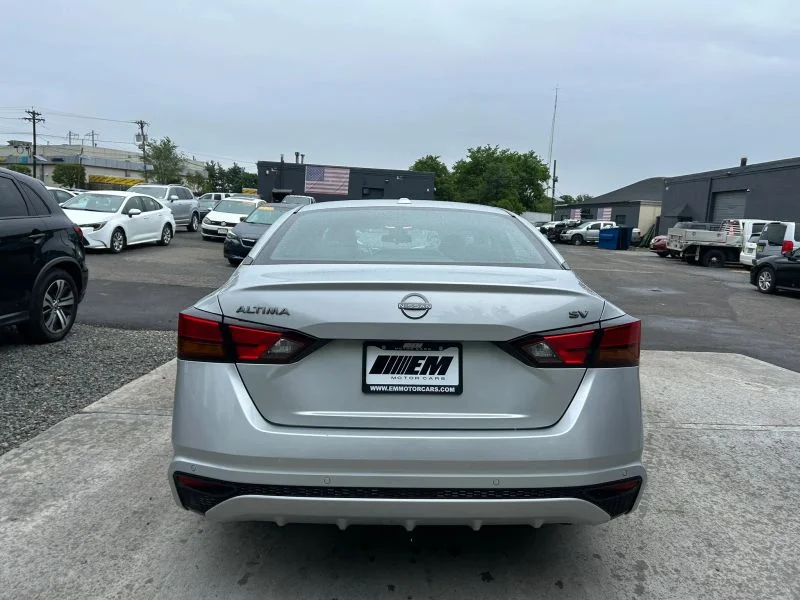 Used 2024 Silver Nissan 2.5 SV Sedan 4D image 8