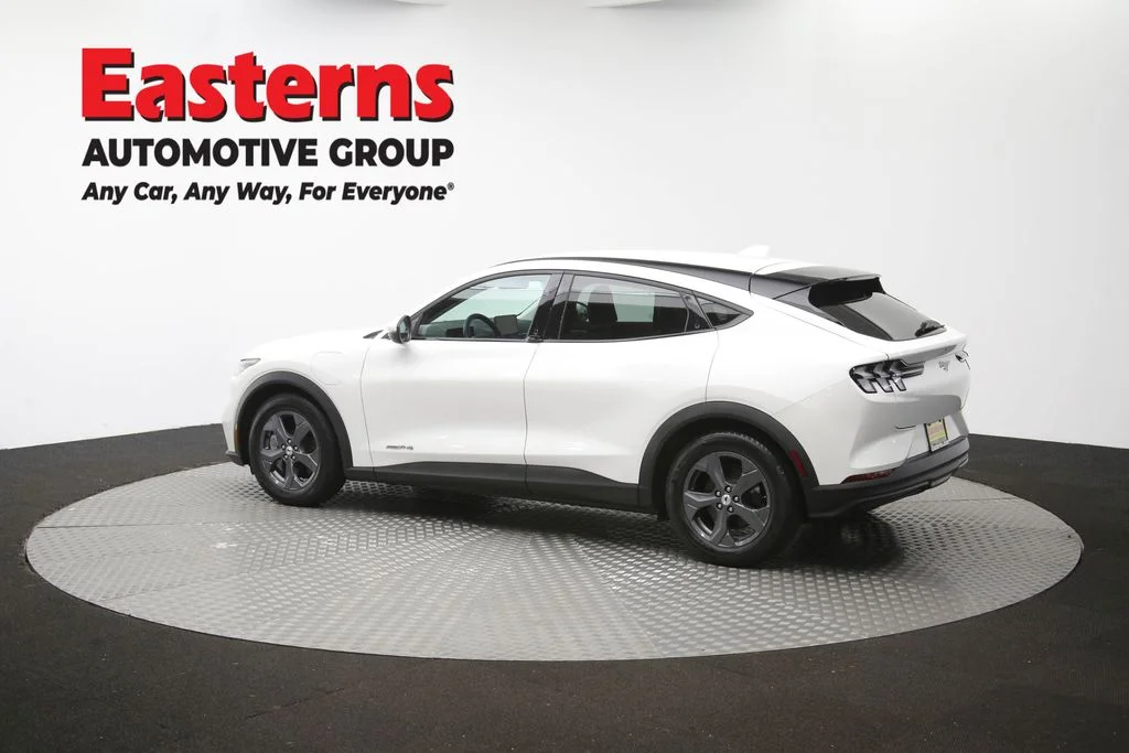 Used 2021 White Ford Select image 63