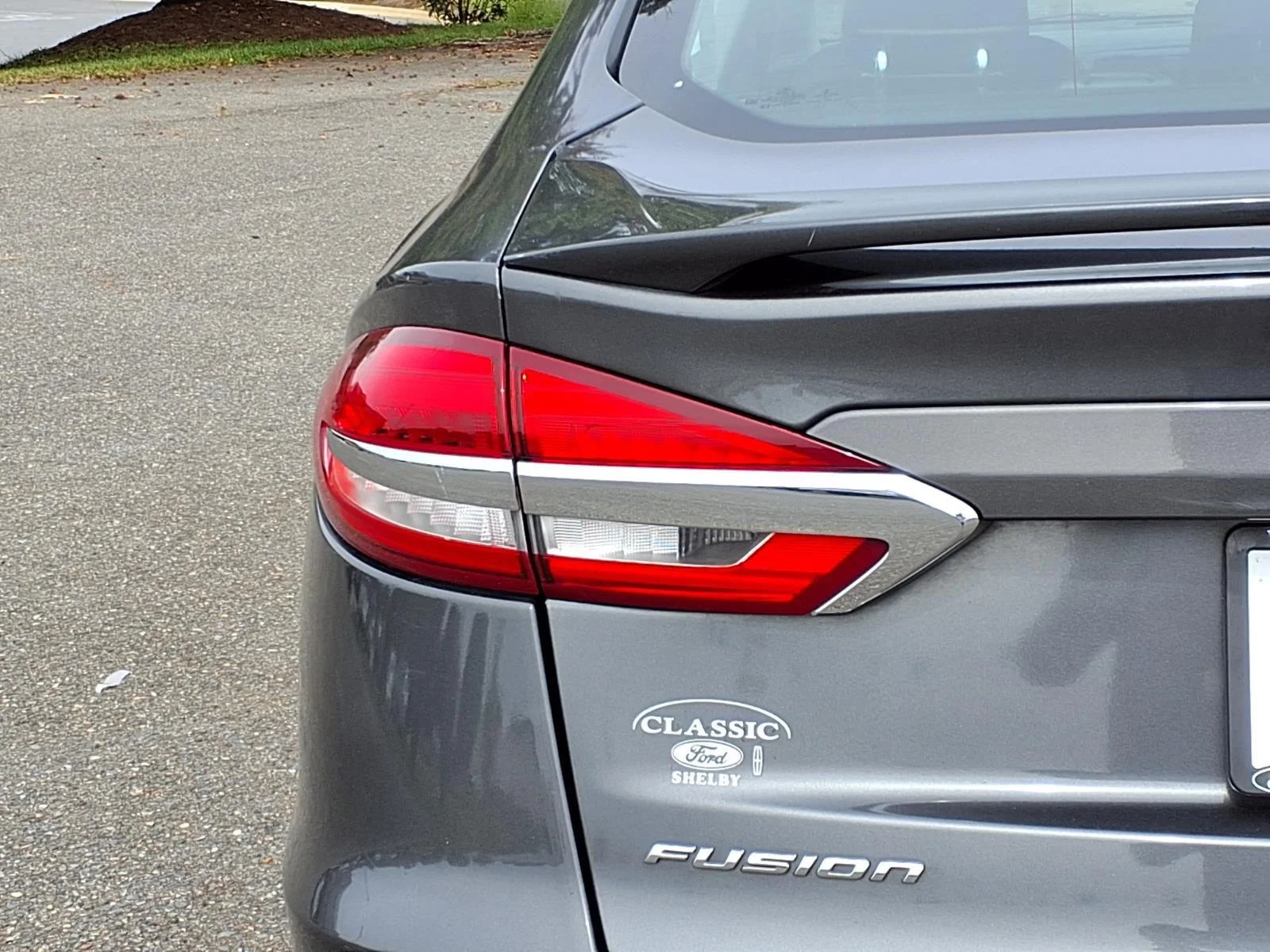 Used 2020 Magnetic Metallic Ford SE image 17