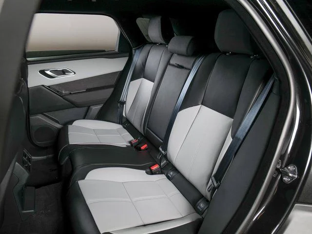 New 2026 Santorini Black Land Rover Dynamic SE image 5