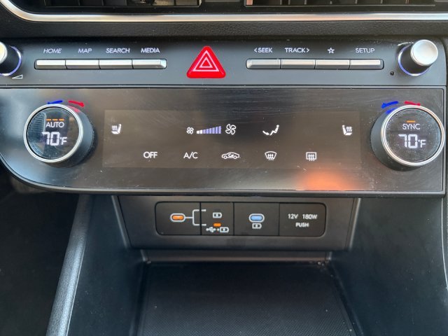 Used 2025 White Hyundai SEL image 17