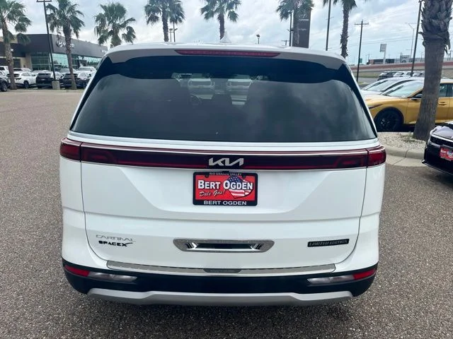 Used 2023 White Kia LX Seat Package image 3