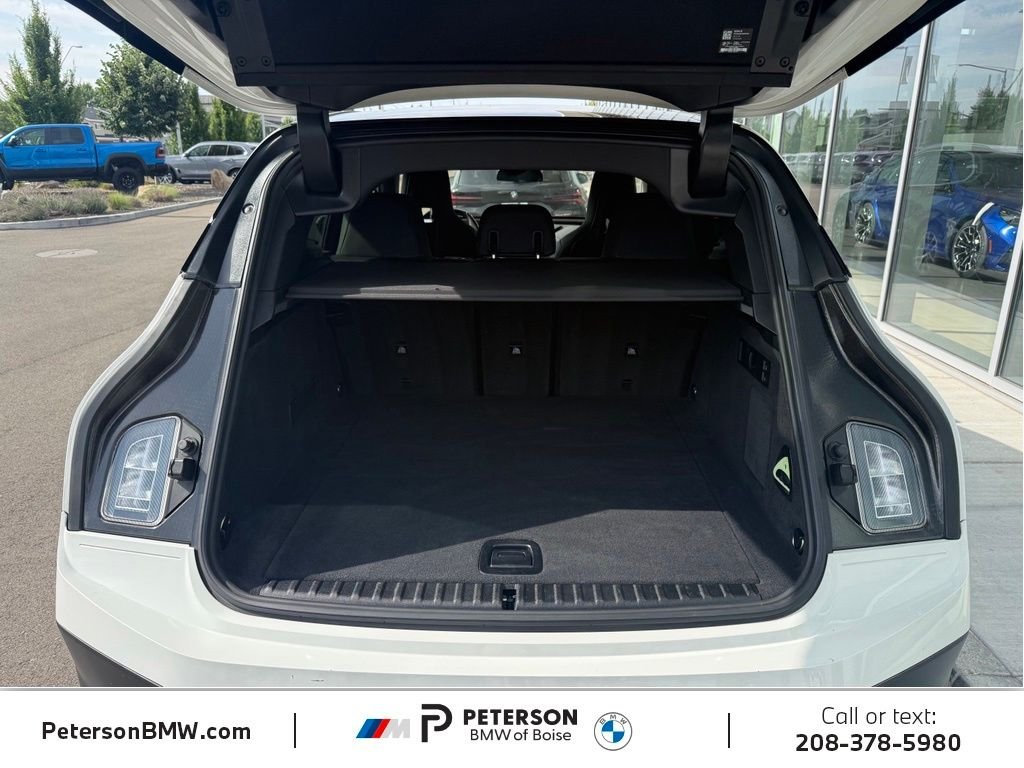 Used 2024 White BMW xDrive50 image 9