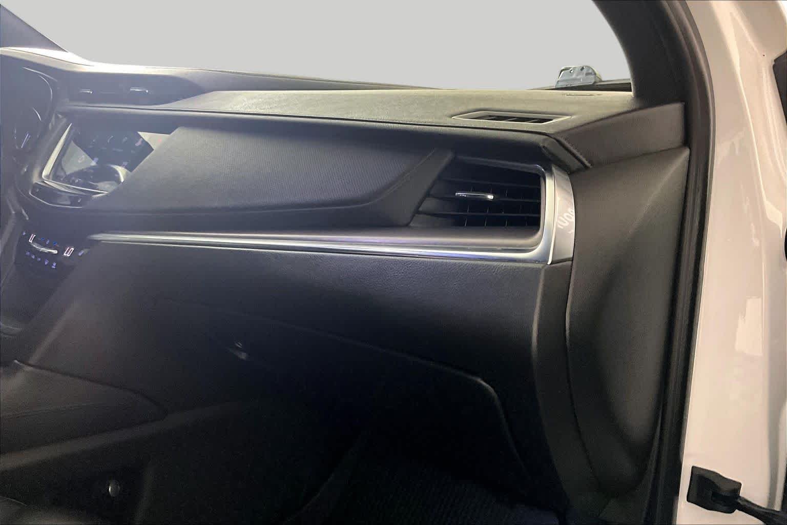 Used 2022 Crystal White Tricoat Cadillac Luxury image 18