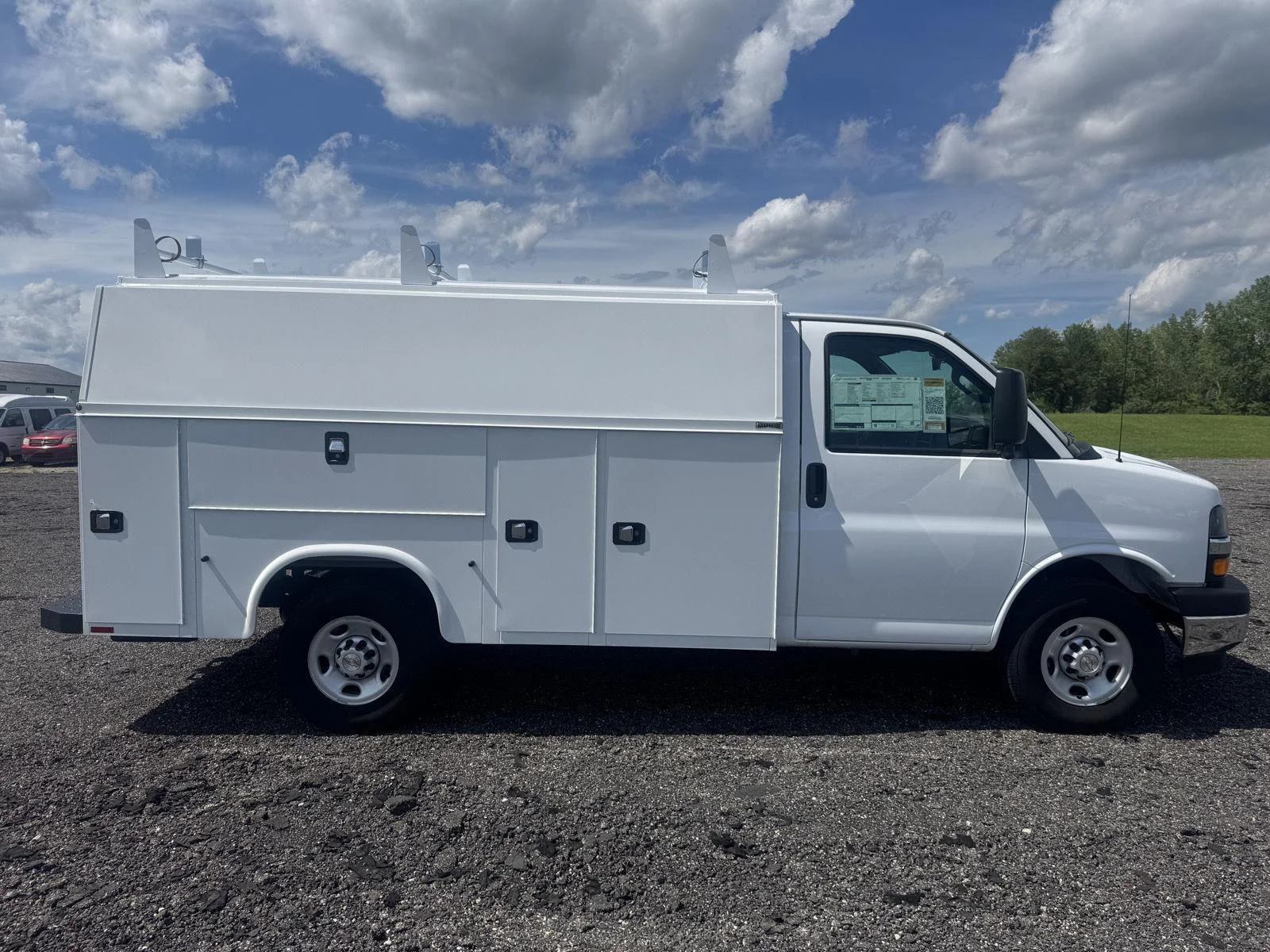 New 2026 Summit White Chevrolet 1WT image 8