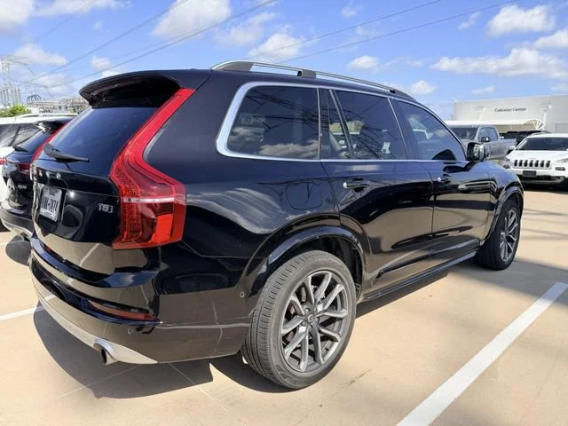 Used 2018 Black Volvo T5 Momentum image 4