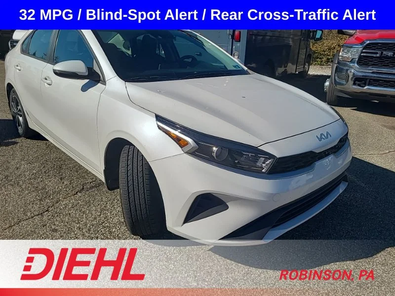 Used 2023 White Kia LXS image 4