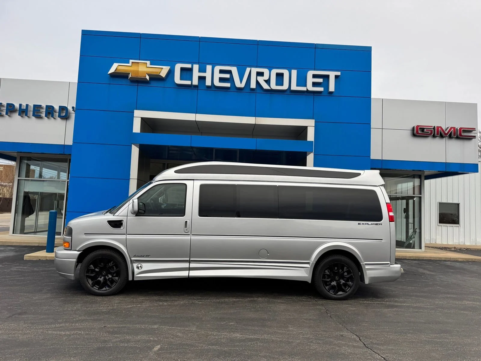 2026 Chevrolet Express Cargo Work Van - Photo 2