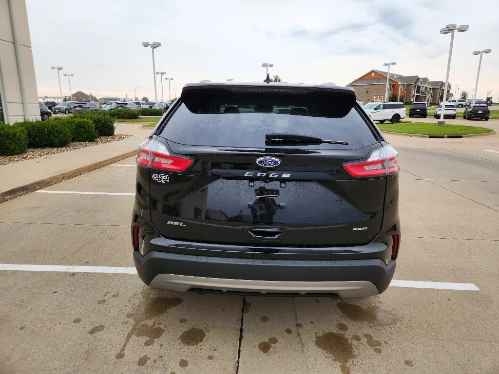 Used 2024 Agate Black Metallic Ford SEL image 7