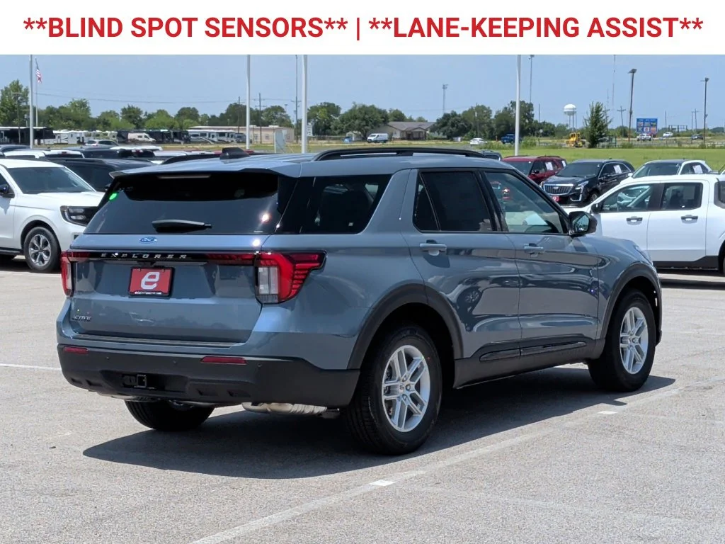 Used 2026 Vapor Blue Metallic Ford Active image 8
