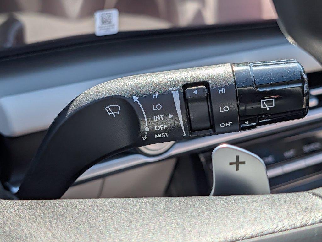 New 2026 White Hyundai SEL FWD image 30