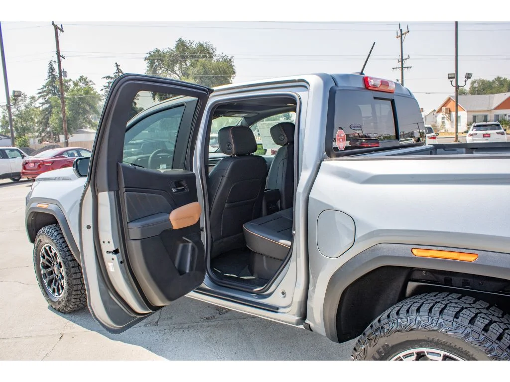 2026 GMC Canyon AT4 - Photo 15
