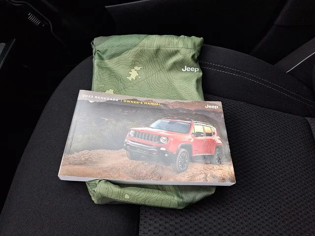 Used 2023 Black Jeep Altitude image 26