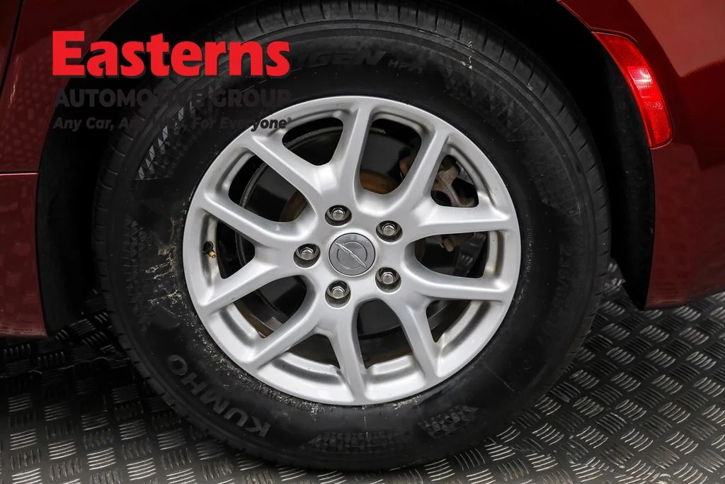 Used 2020 Red Chrysler LX image 32