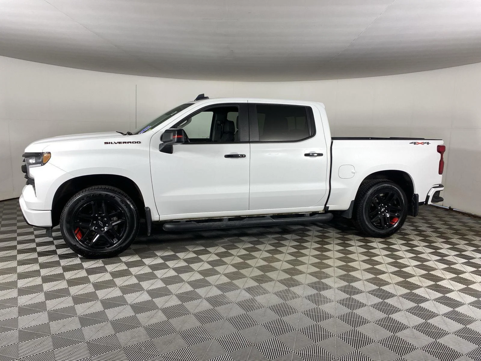 Used 2025 Summit White Chevrolet RST image 4