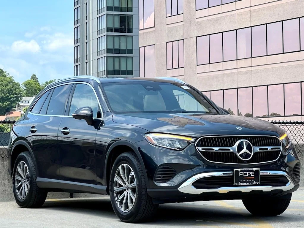 Certified Used 2026  Mercedes-Benz GLC 300 image 1