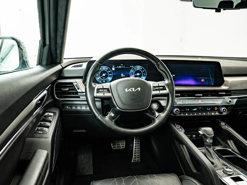 Used 2023 Wolf Gray Kia SX-Prestige X-Line image 33
