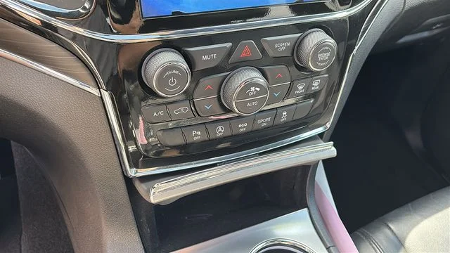 Certified Used 2022 White Jeep Limited image 18