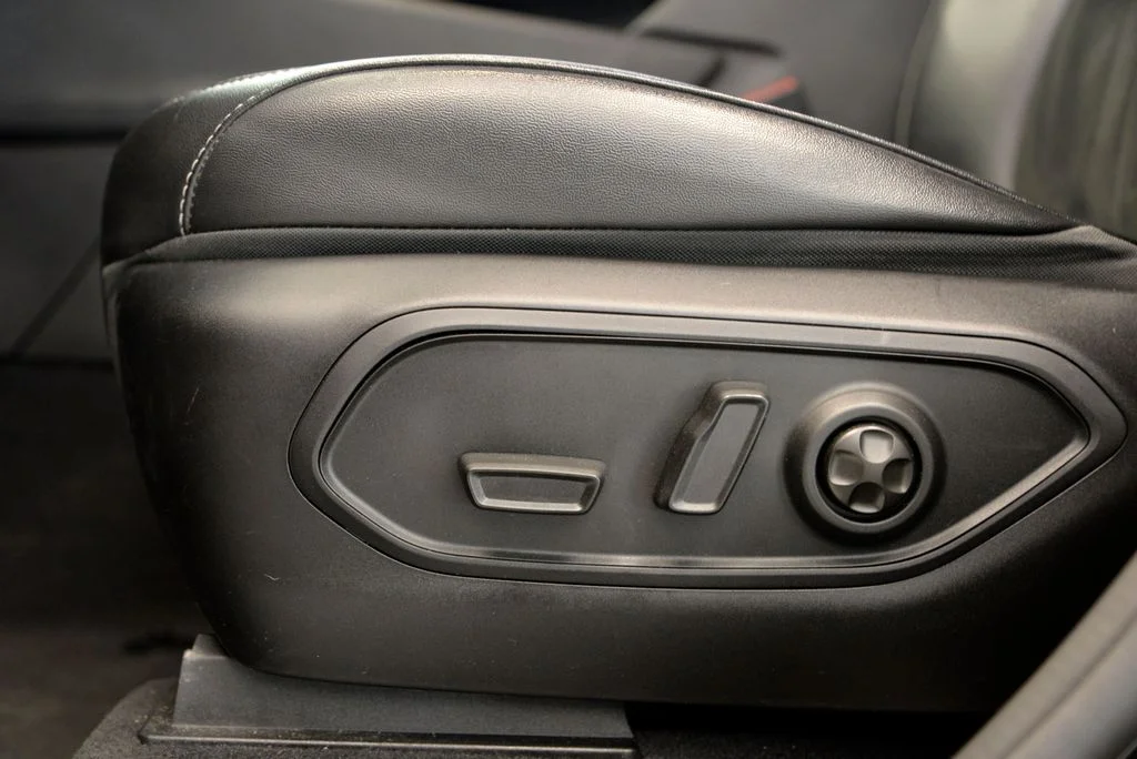 Used 2023 Black Jeep Altitude X image 16