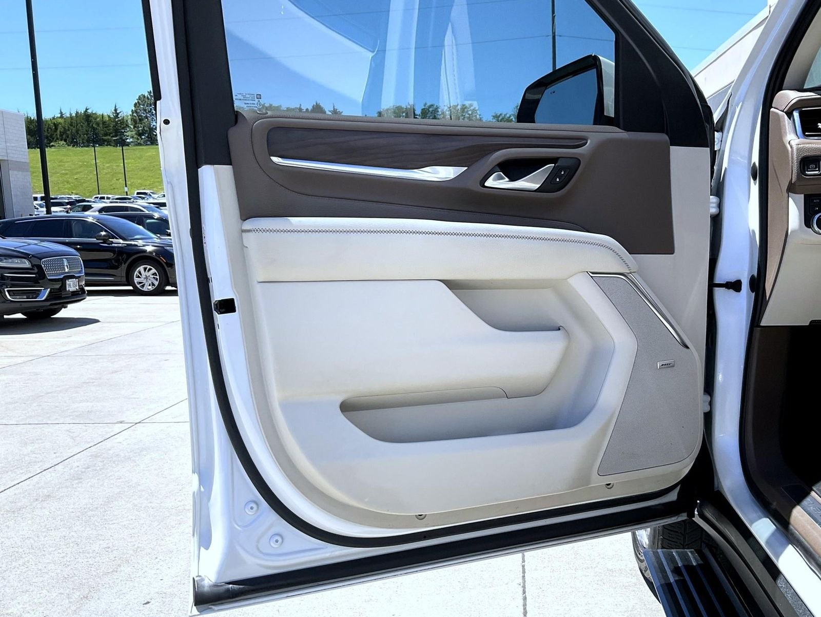 Used 2022 White GMC Denali image 9