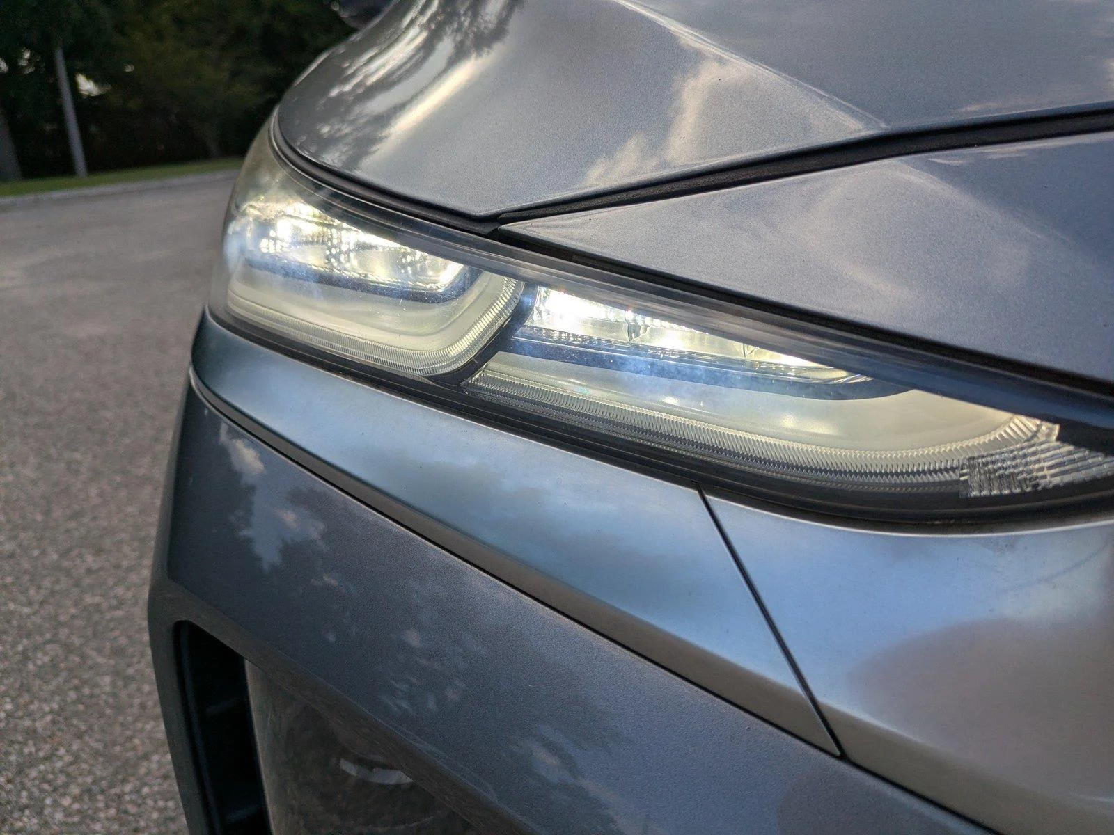 Used 2019 Machine Gray Hyundai SEL image 10