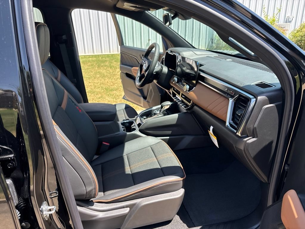 2026 GMC Canyon AT4 - Photo 18