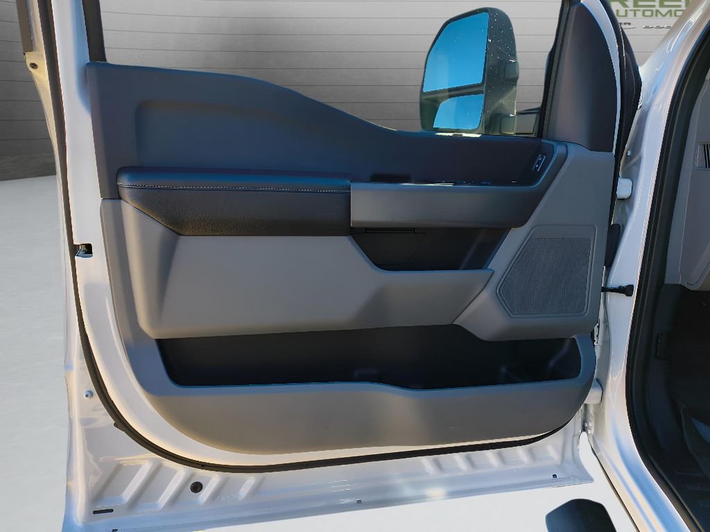 Used 2024 Oxford White Ford XL STX FX4 4X4 CREW CAB image 15