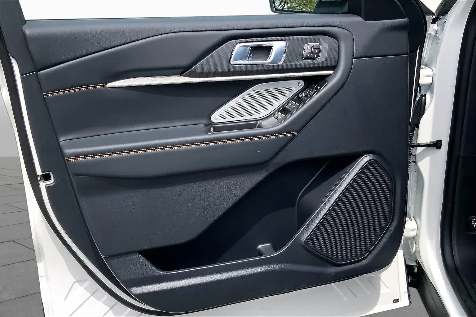 New 2026 Star White Metallic Tri-Coat Ford Tremor® image 11