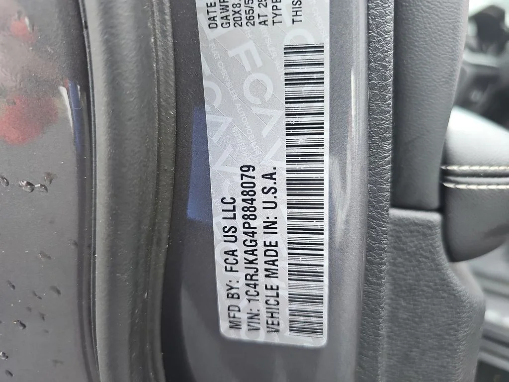 Used 2023 Gray Jeep Altitude image 38