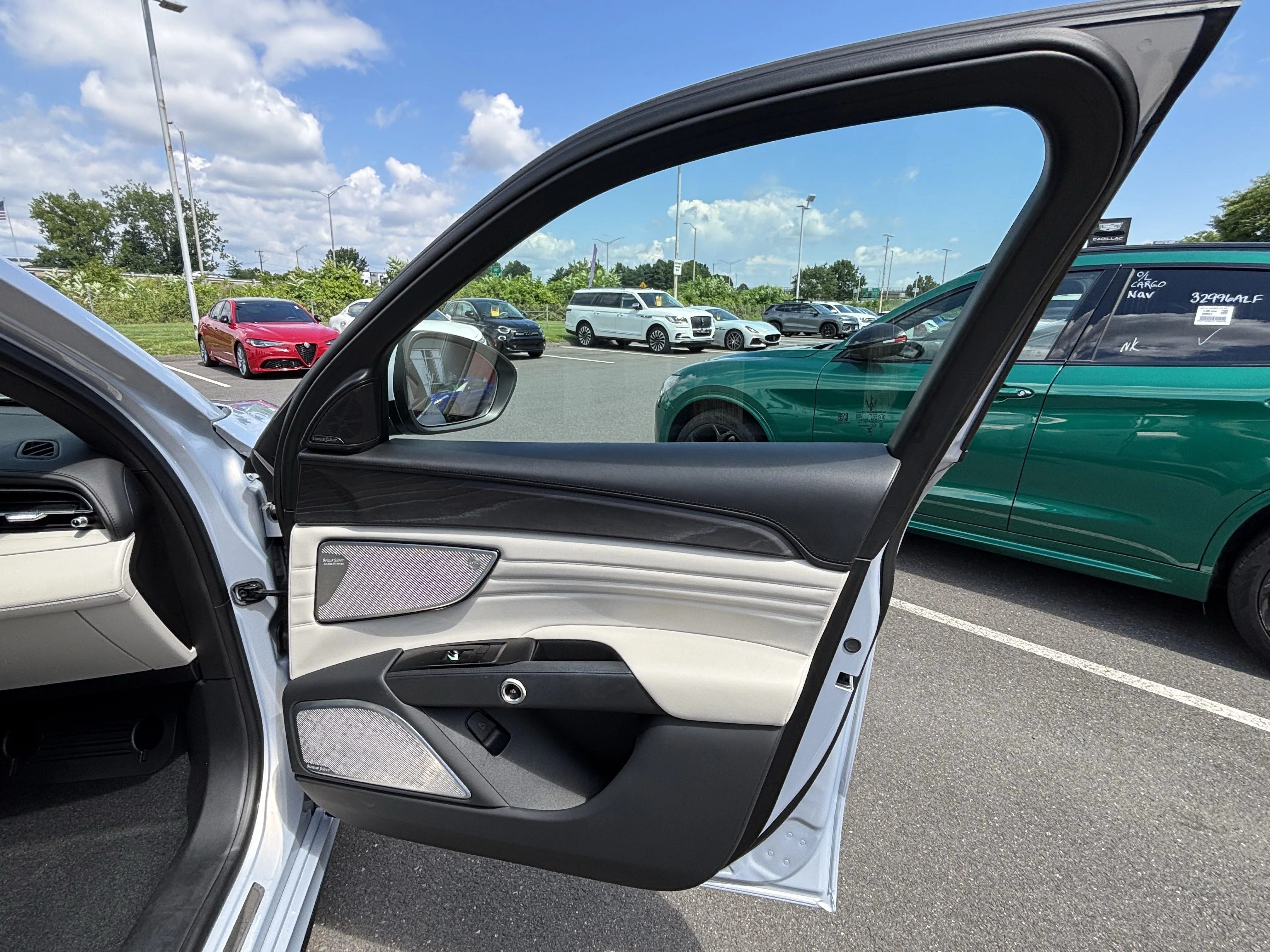 Certified Used 2023 Bianco Astro Metallic Maserati Modena image 39