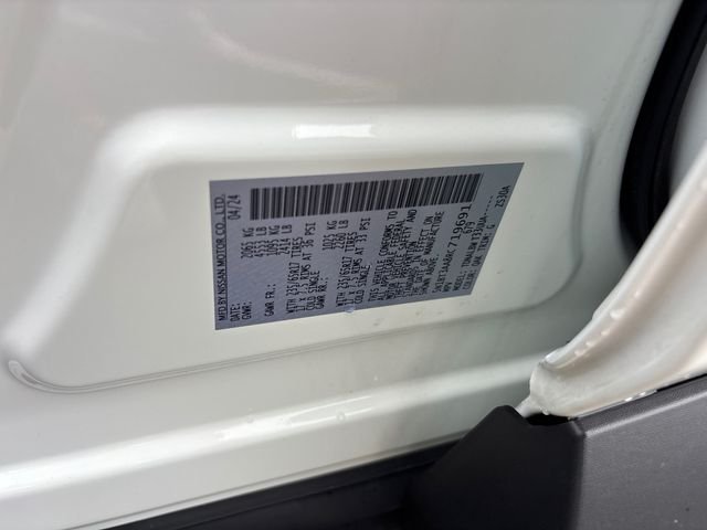 Used 2024 White Nissan S image 32