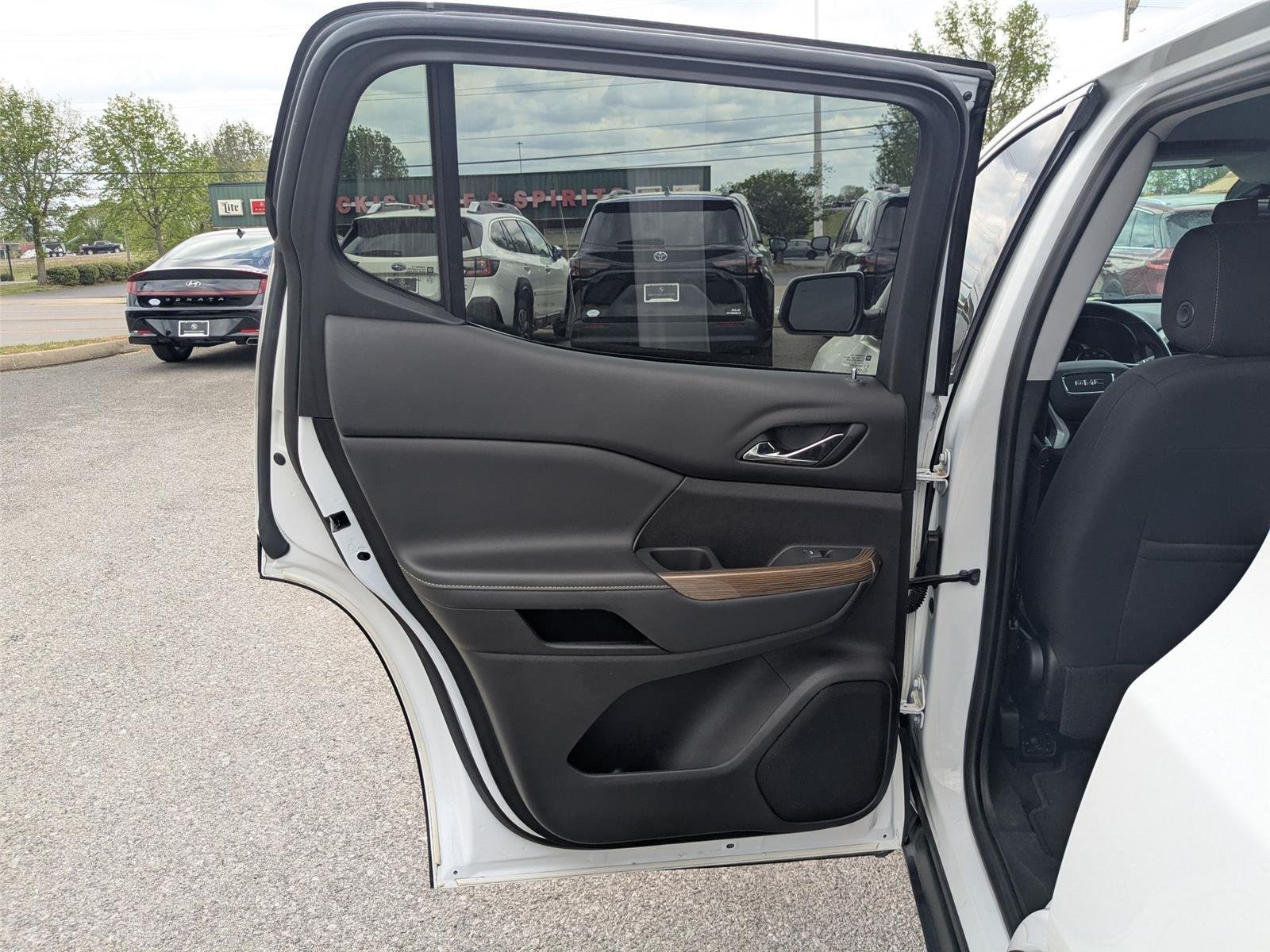 Used 2023 Summit White GMC SLE image 21