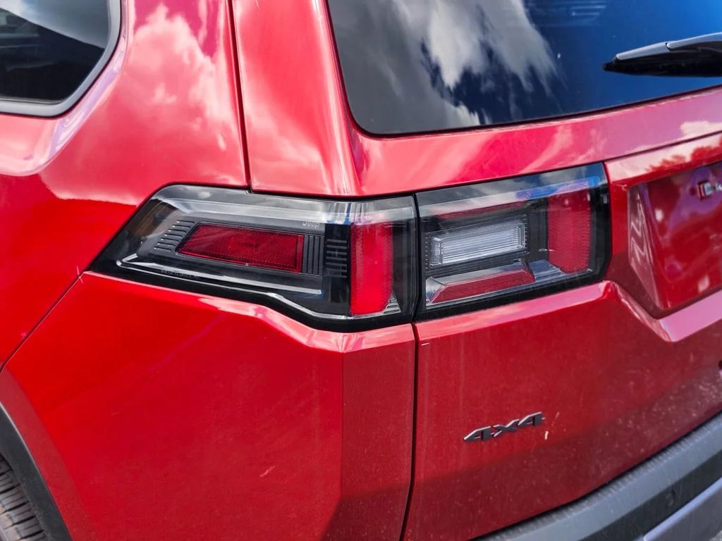 New 2026 Red Hot Pearl-Coat Exterior Paint Jeep Laredo image 9