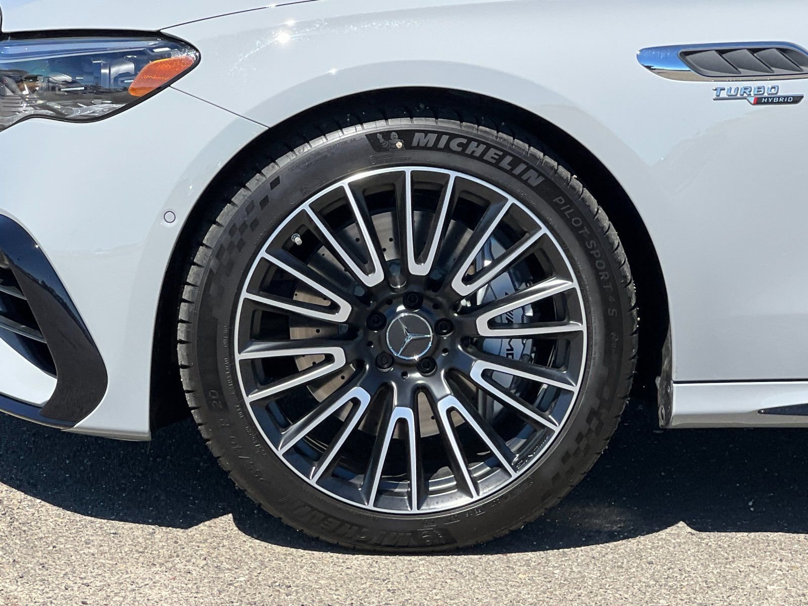 New 2026 MANUFAKTUR Alpine Grey Mercedes-Benz E 53 AMG® image 11