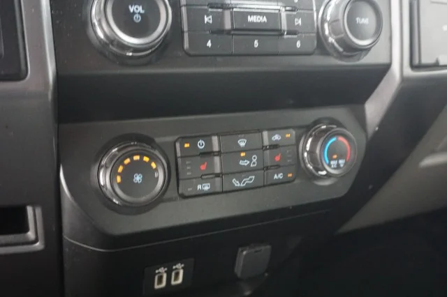 Used 2020 Oxford White Ford LARIAT image 27