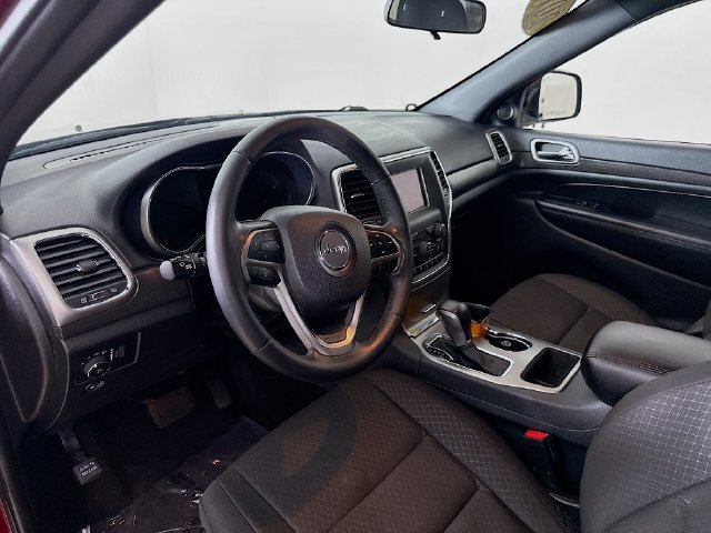 Used 2018 Red Jeep Laredo image 9