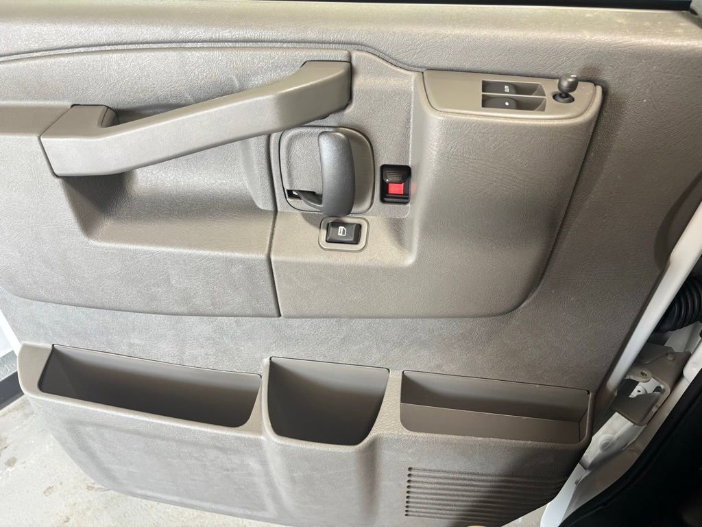 2025 Chevrolet Express Cargo Work Van - Photo 22