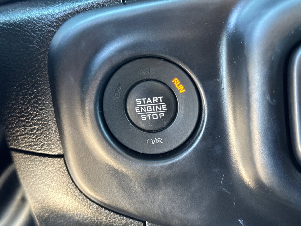 Used 2022 White Jeep Unlimited Sahara Altitude image 31