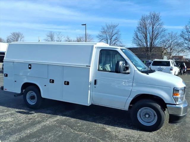New 2026 Oxford White Ford Base image 32