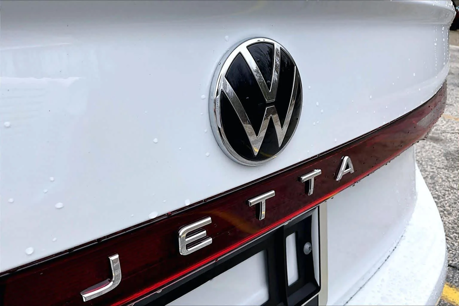 Used 2025 Pure White Volkswagen Sport image 33