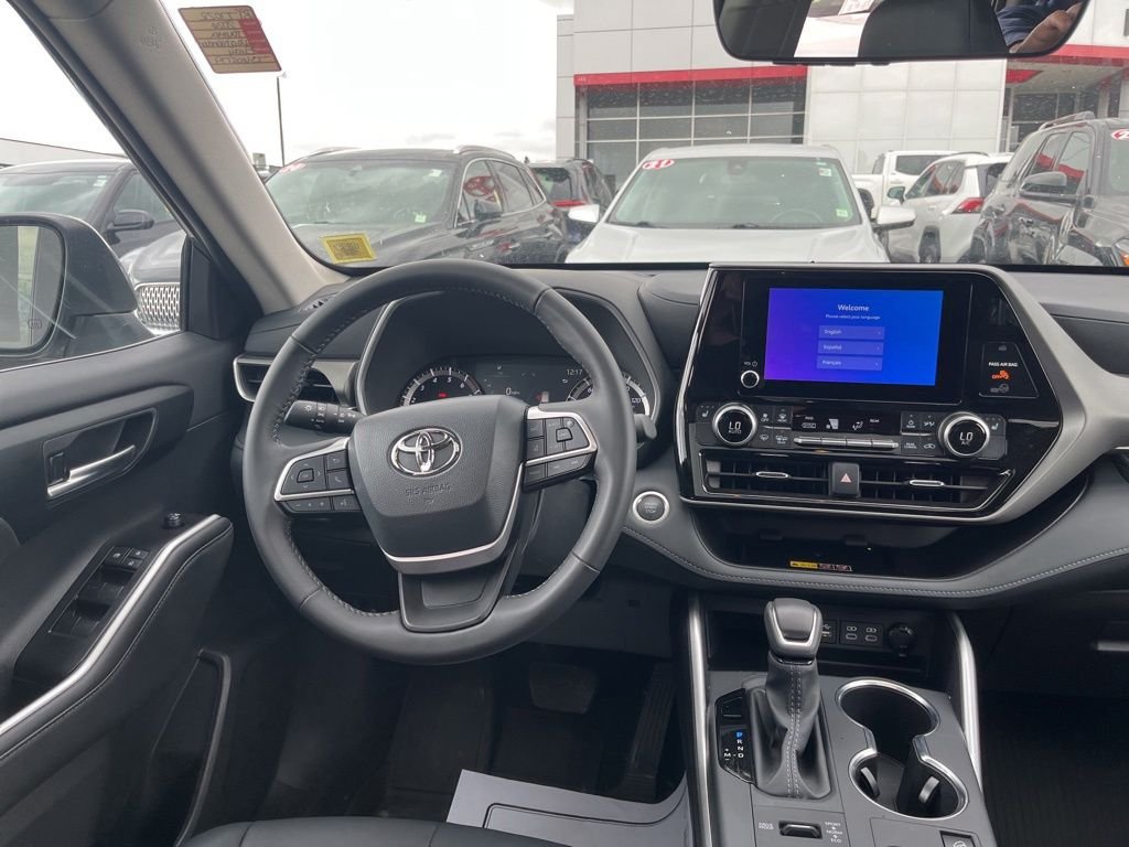 Used 2026  Toyota XLE image 11