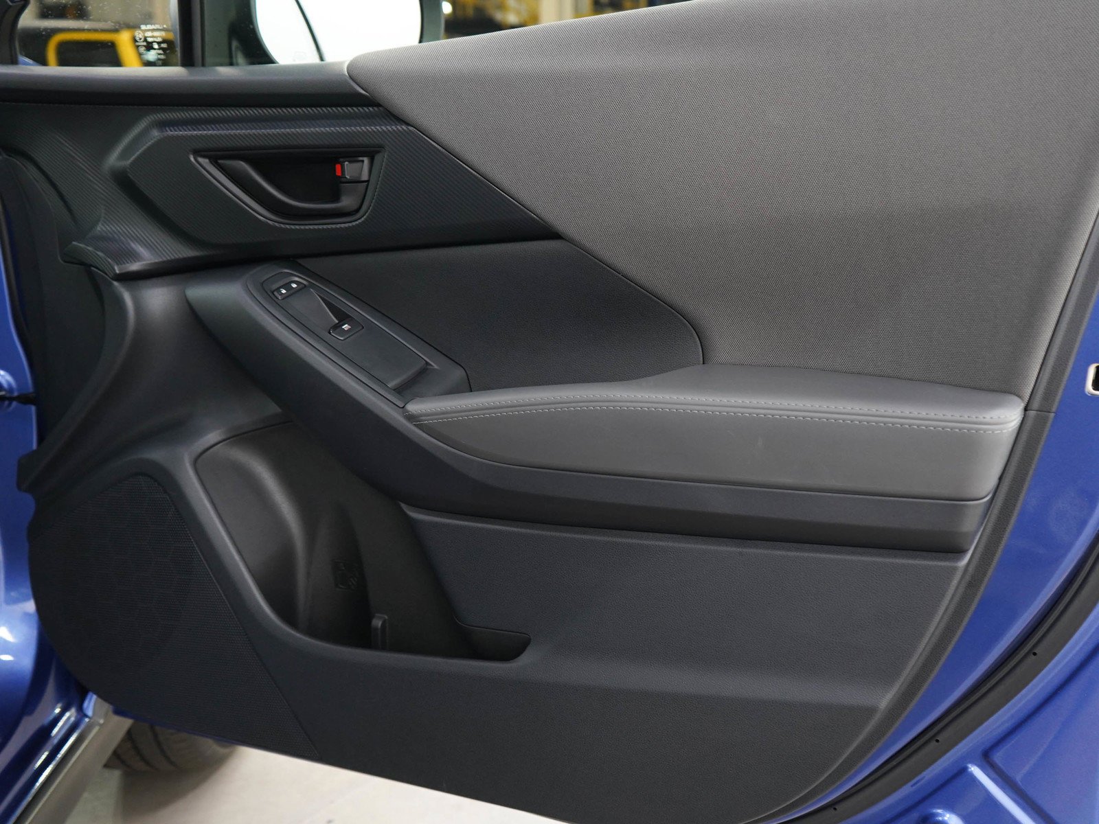 Used 2025 Daybreak Blue Pearl Subaru Premium image 9