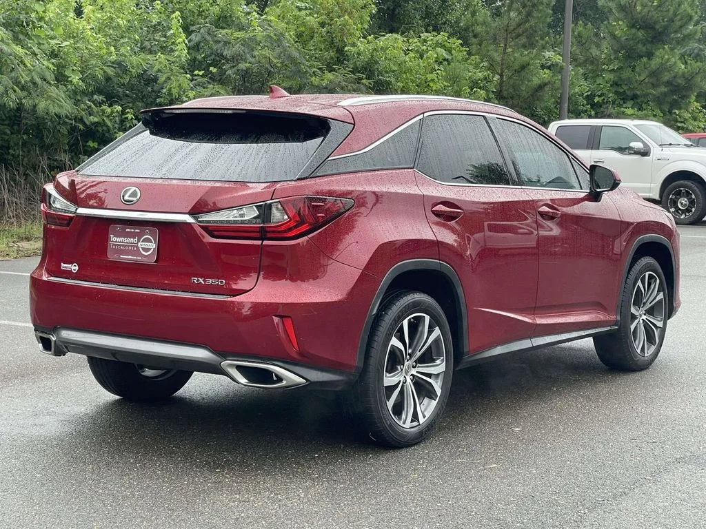 Used 2016 Matador Red Mica Lexus Base image 3