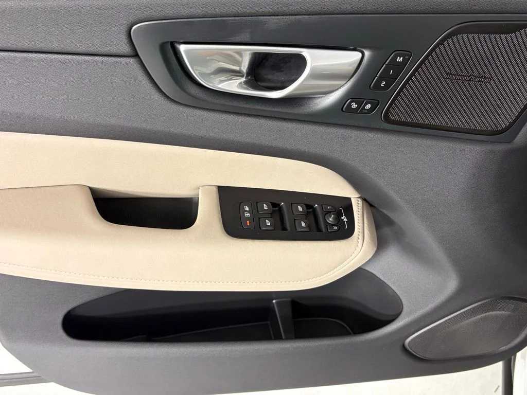 2026 Volvo XC60 Plus - Photo 14